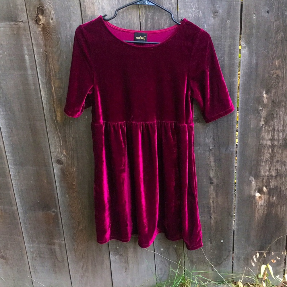 Red velvet short sleeve dress